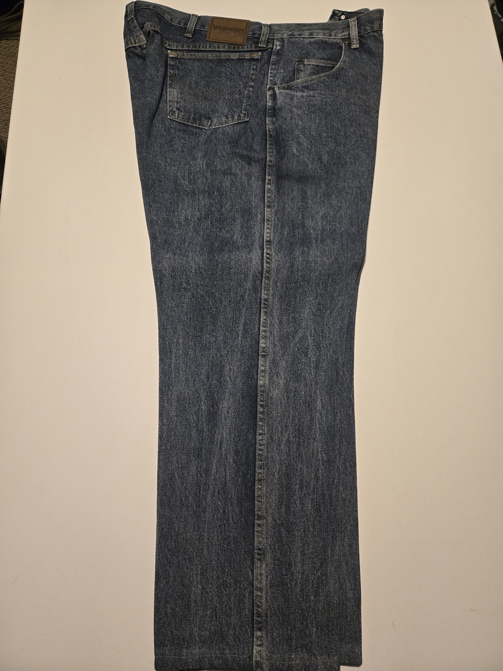 Wrangler Rugged Wear Jeans Mens 44x32 Medium Wash Blue Denim 35001GI Workwear